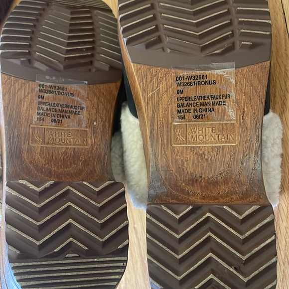 EUC Woman’s Size 9 White Mountain Black Suede Slide Clog Faux Fur Slip On Shoe - Picture 4 of 5